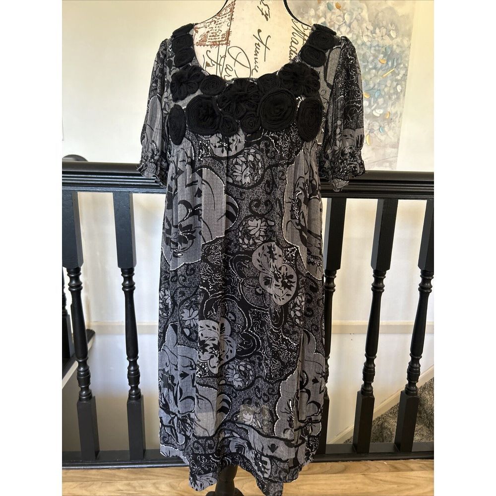 ECI New York Ladies Size 12 Black Print‎ Dress With Rossette Detail Baby Dol